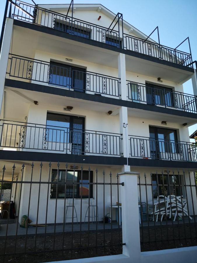 Weisser Schwan Белият Лебед Shkorpilovtsi Exterior photo